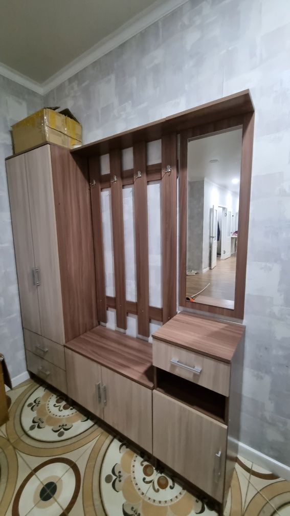 Продам шкаф в прихожую