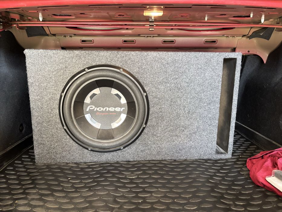 Продам сабвуфер а хорошем состоянии без усилителя