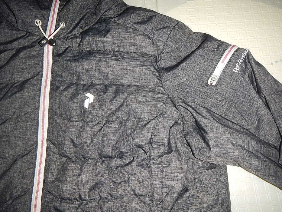 Geaca de puf Peak Performance Blackburn cu fusta de zapada. L-Women.