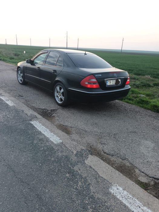 Vând Mercedes E270