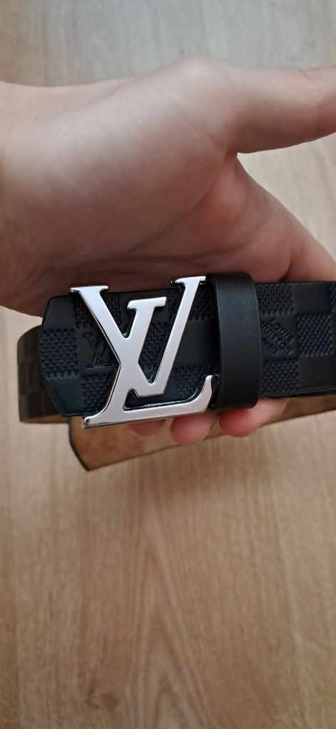 Кожен колан на Louis Vuitton