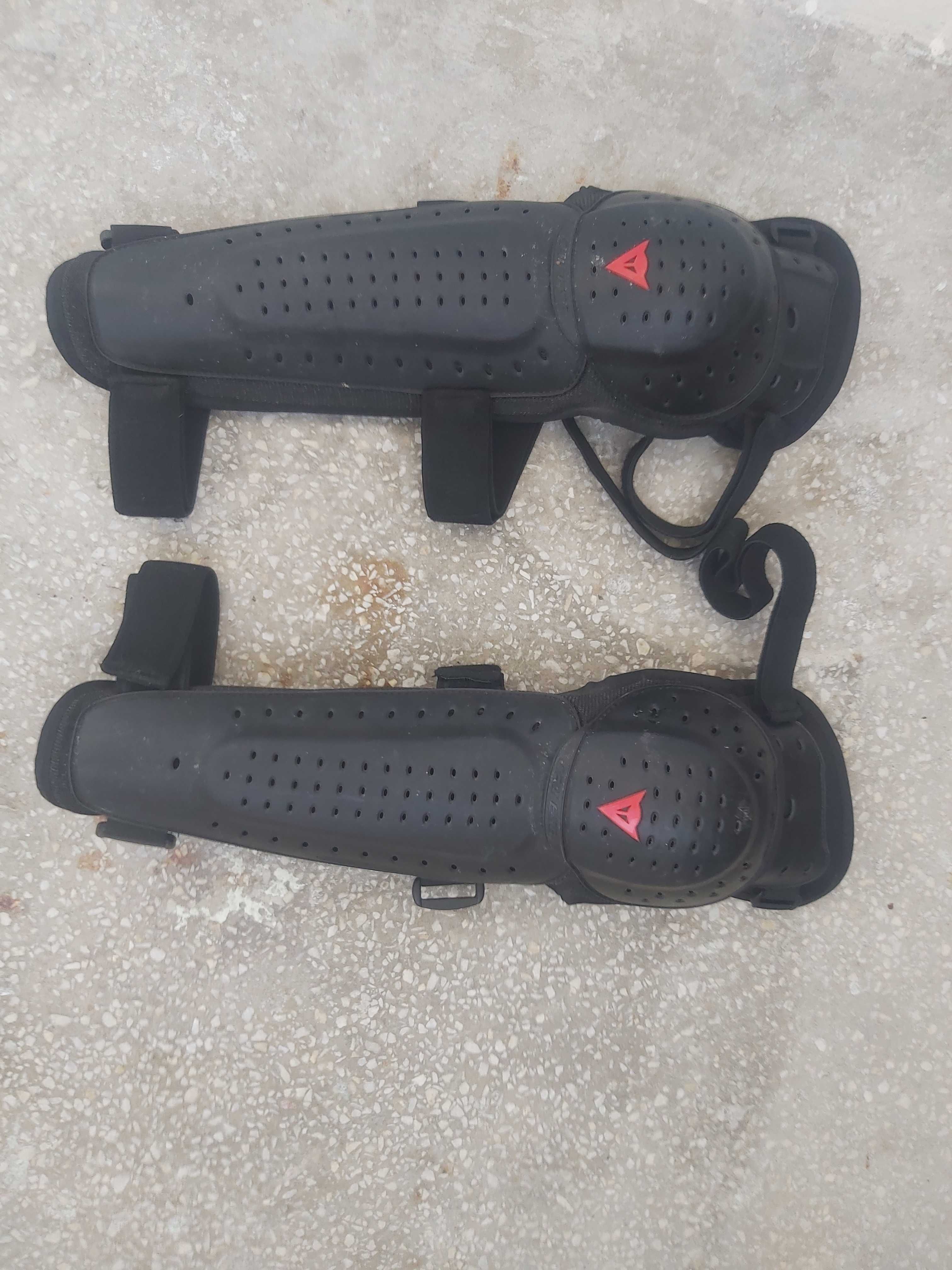 Knee V E1 N Genunchiere cu prelungire pe tibie moto omologate Dainese