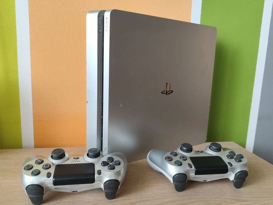 Playstation 4 silver с два джойстика