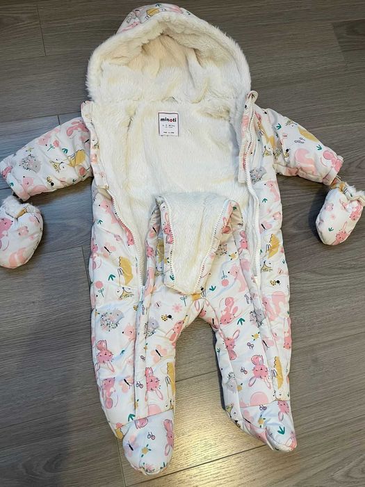 Combinezon iarna de fas cu manusi bebelusi 6-9 luni