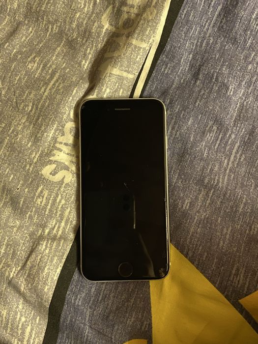 Айфон SE 2020 года