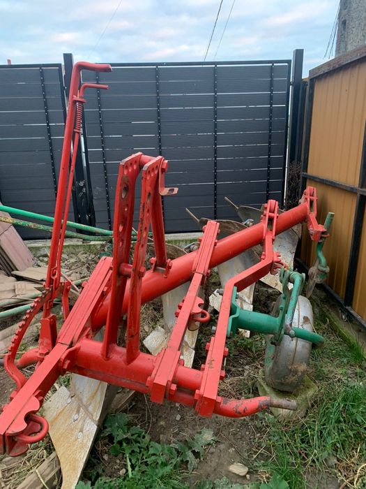 Plug kverneland cu 3, 4 trupite