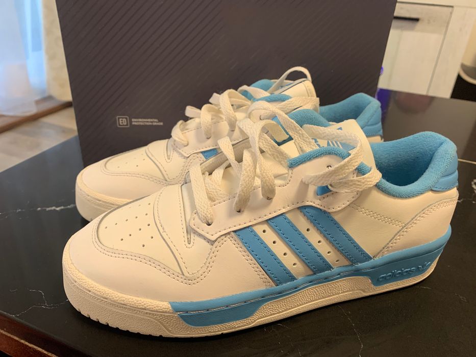 ADIDAS маратонки чисто нови внос от Великобритания