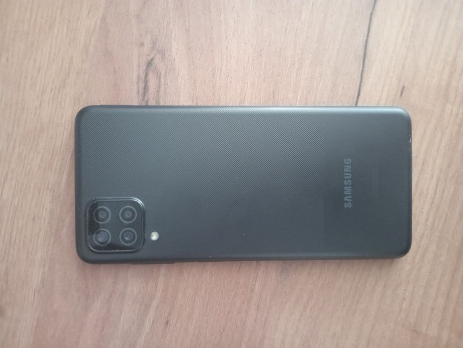 Samsung A12 телефон