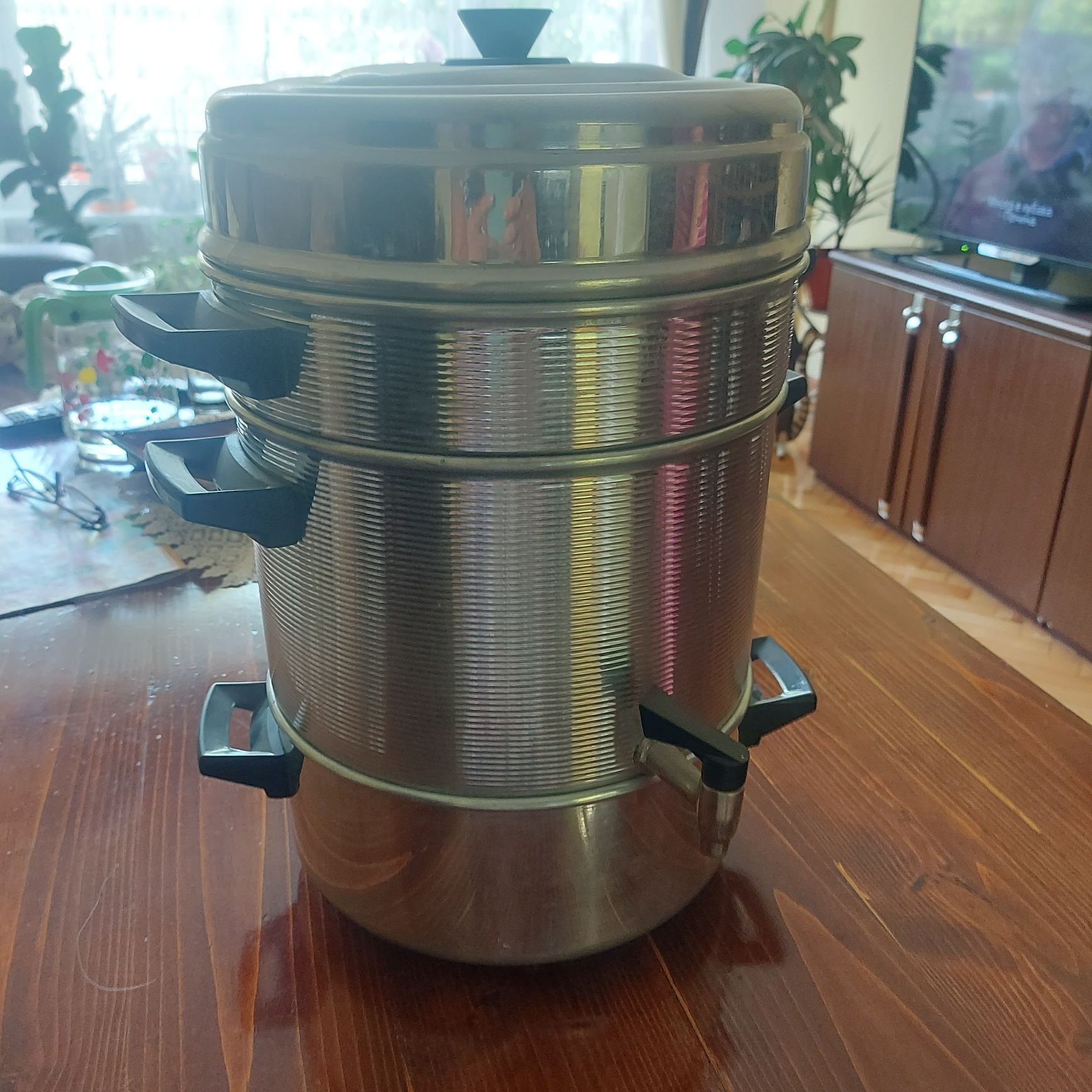 Продавам соковарка