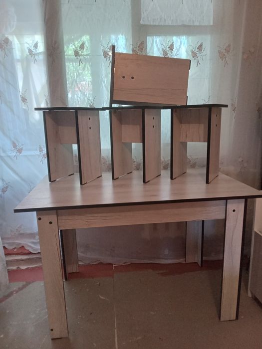 Продам кухонный стол