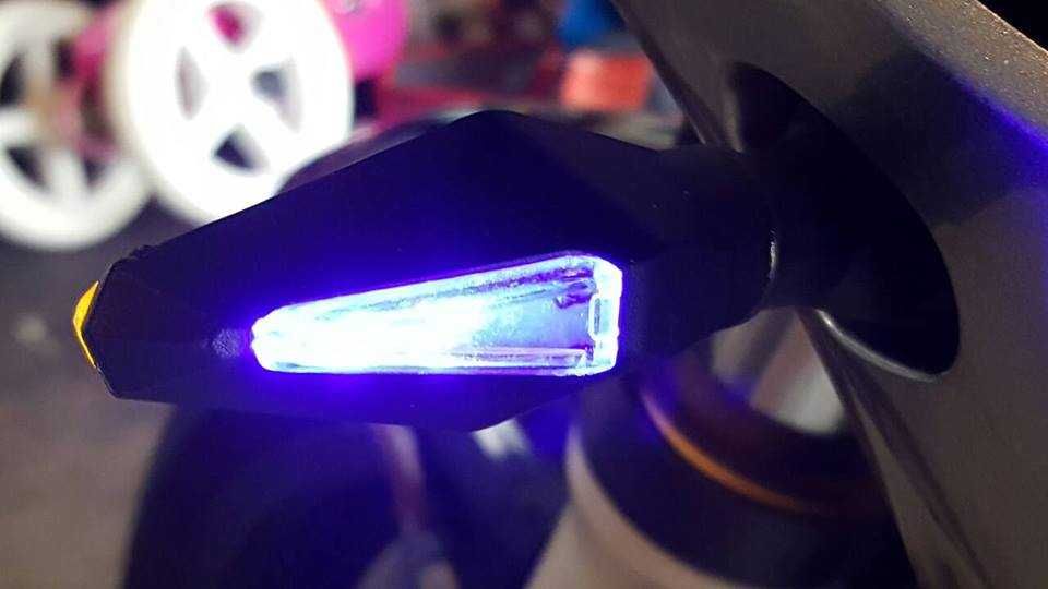 semnalizari LED moto ATV lumina galbena + albastru placa video