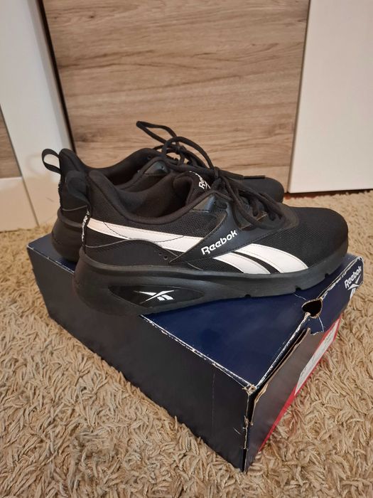 Adidasi negrii reebok