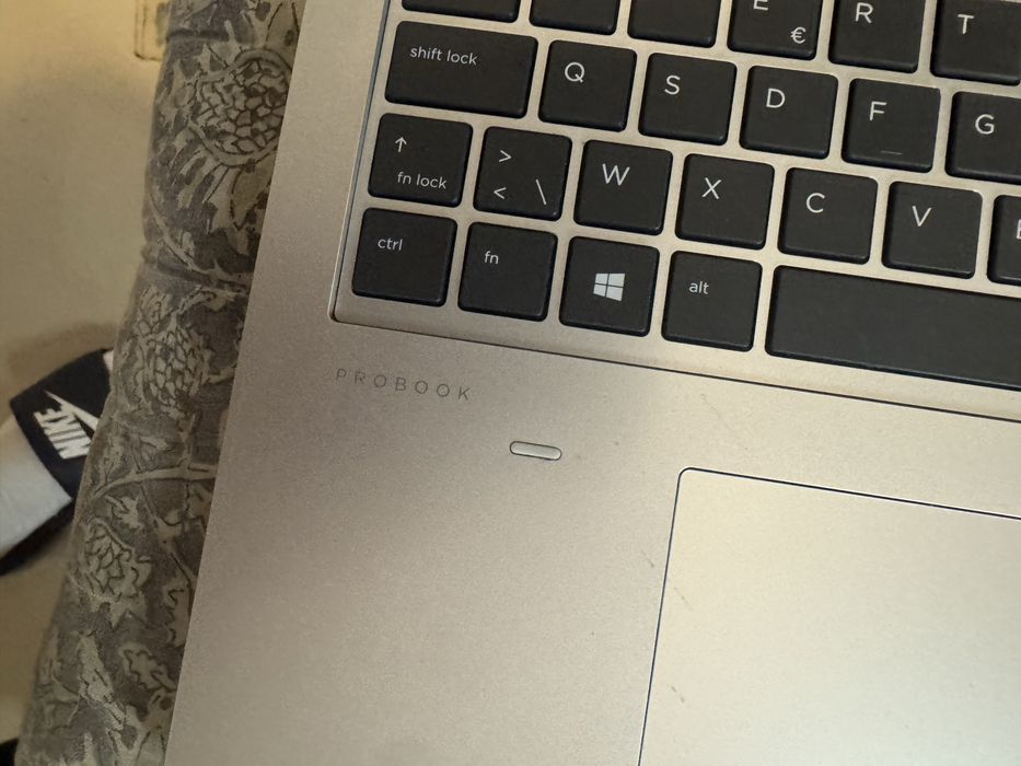 Laptop HP PROBOOK Generatia 8 nu stiu mimic de el nu e spart sau ceva