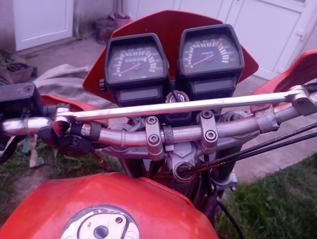 Motor Ducati 650 in două pistoane