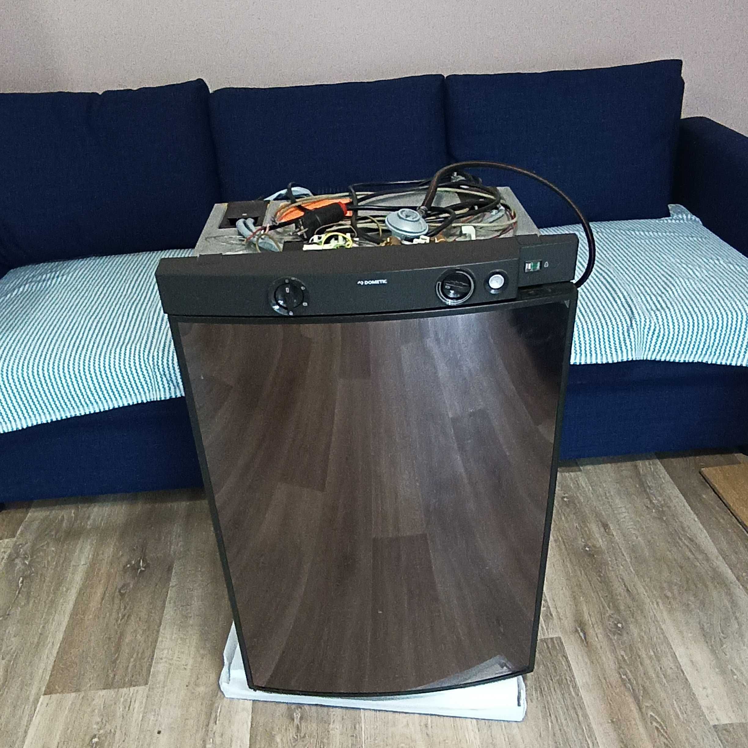Хладилник за кемпер/каравана Dometic RMS8500 12v/220v/газ