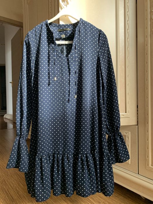 Женские костюмы, платья 44- 46 р