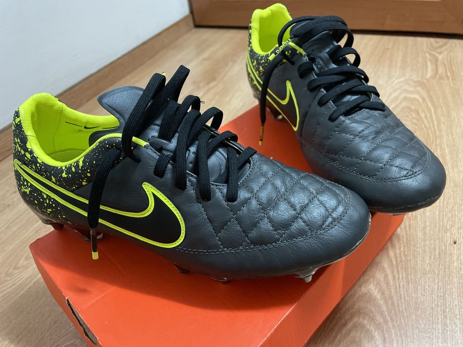 Професионални бутонки Nike Tiempo