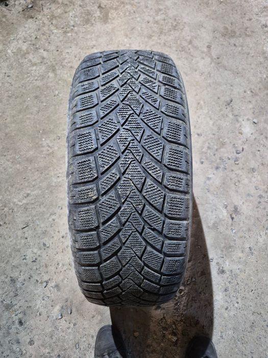 Продам зимнюю шину липучка 1 шт 215 55 R17