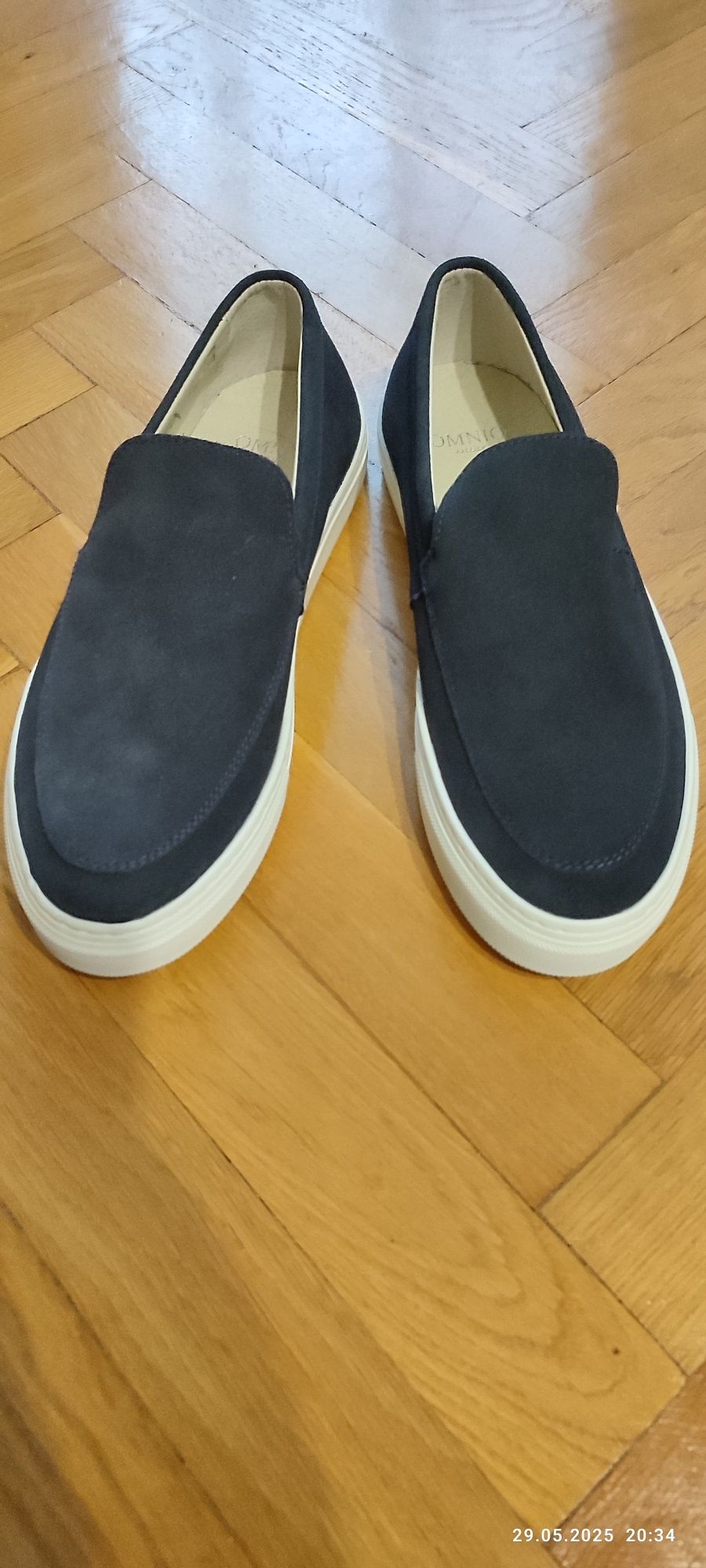 Vând mocasini mărime 42