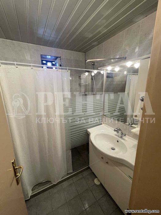 Дава се под наем Тристаен апартамент в Пловдив, Център - 115 кв.м за 600 € - Снимка #14