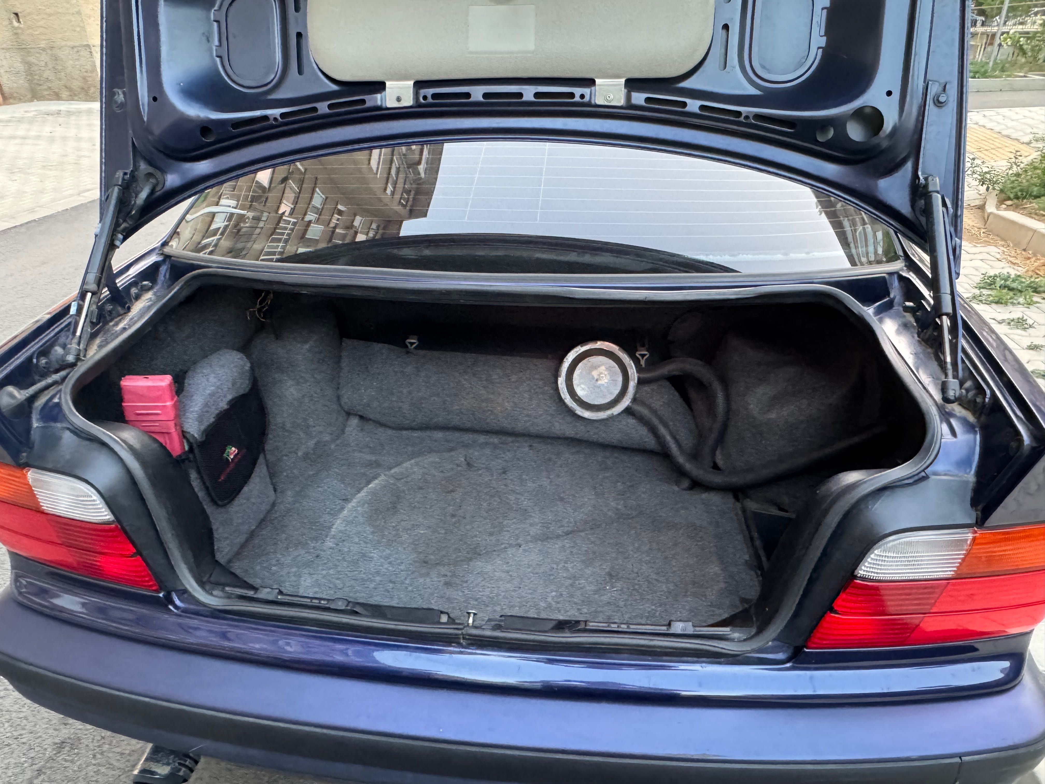 BMW E36 318i 1999г. 115к.с. Газ - бензин