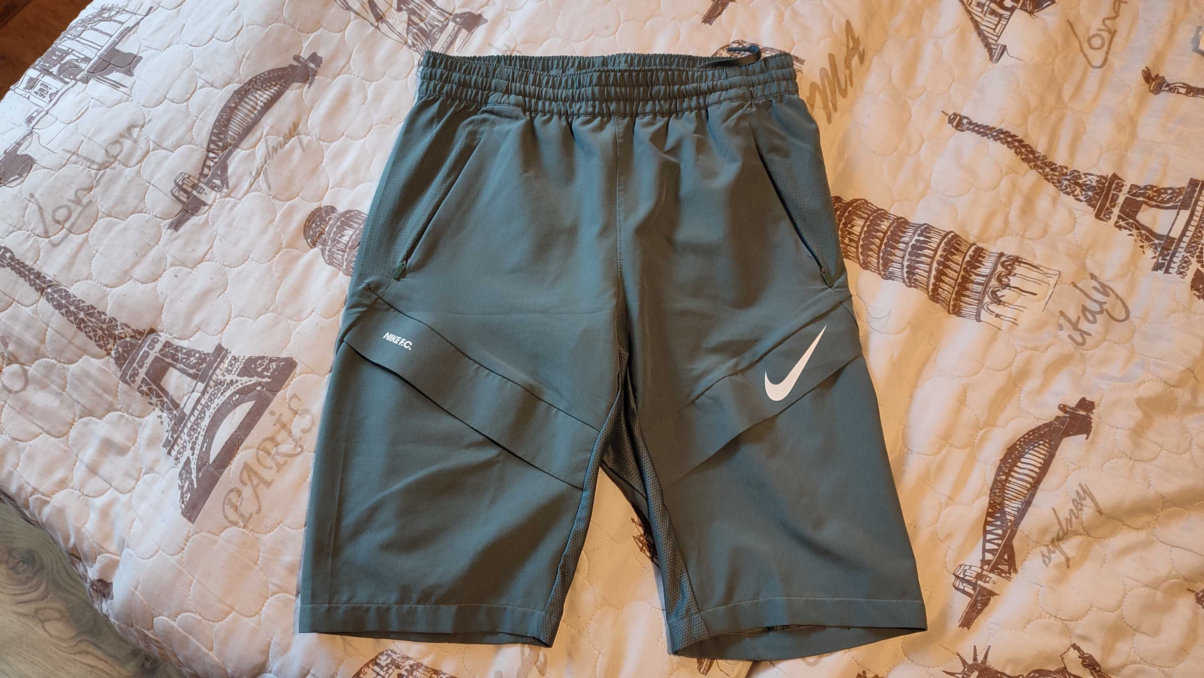 Детски шорти Nike L размер 147-158см