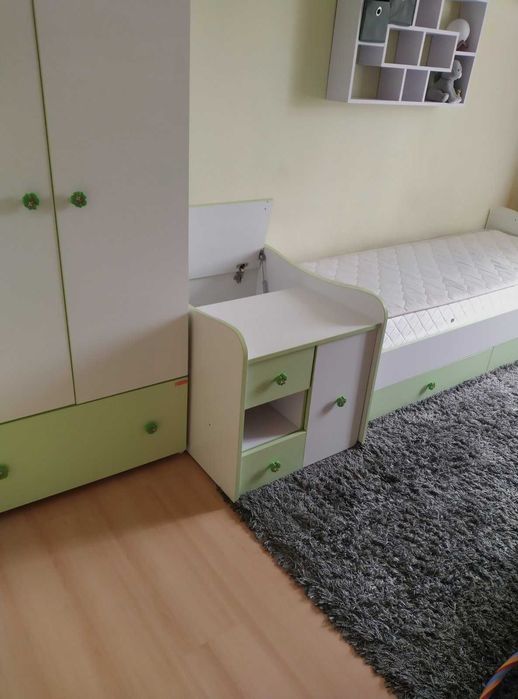 Легло и кошара в едно гардероб и бюро и матраци трансформиращи Lorelli