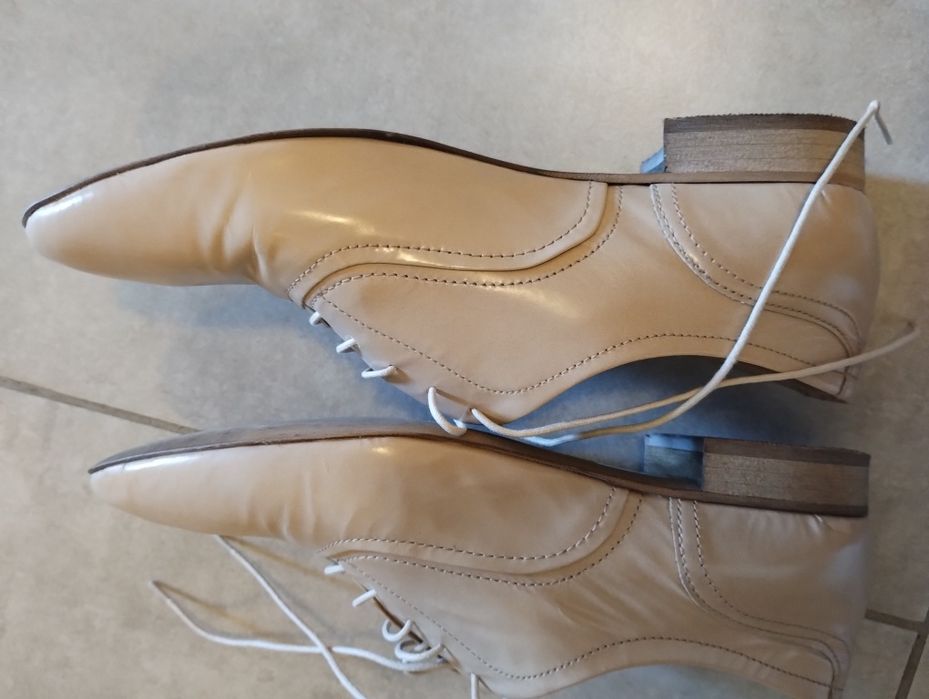 Vând pantofi din piele naturala
