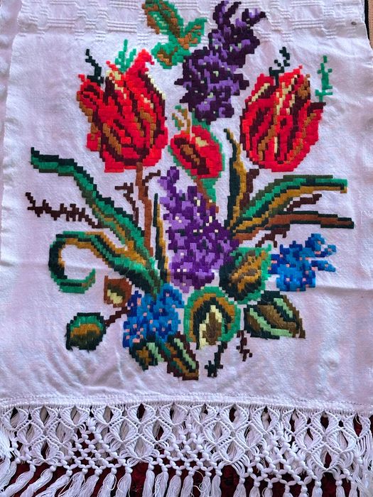 Prosop decorativ lucrat manual pe pânză 300 lei bucata