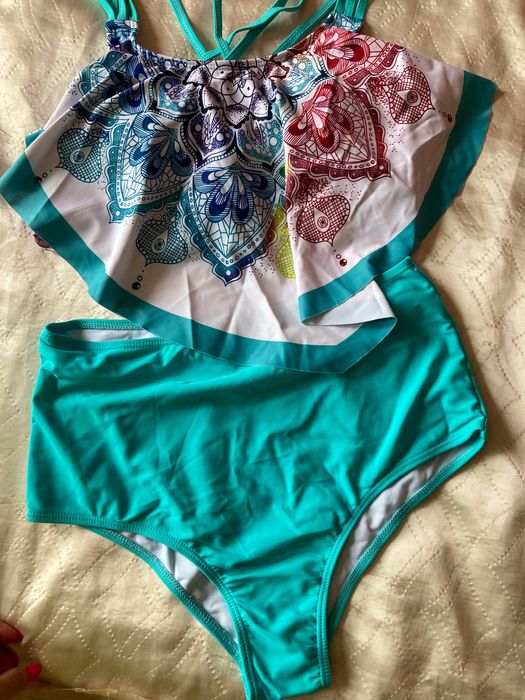 Бански с дълбока талия