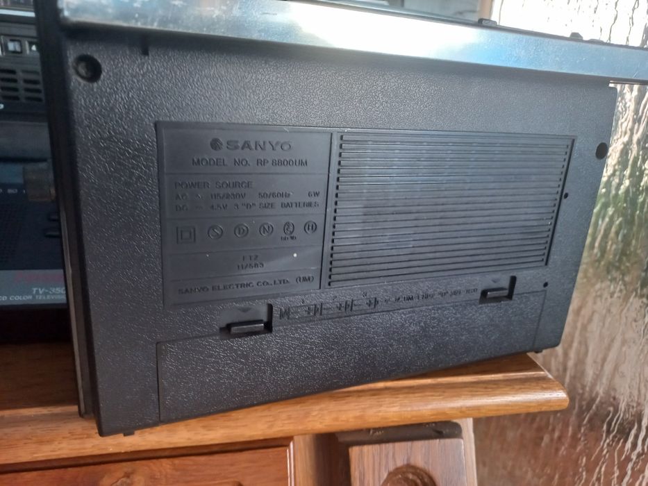 Radio Sanyo FM/SW/MW/LW