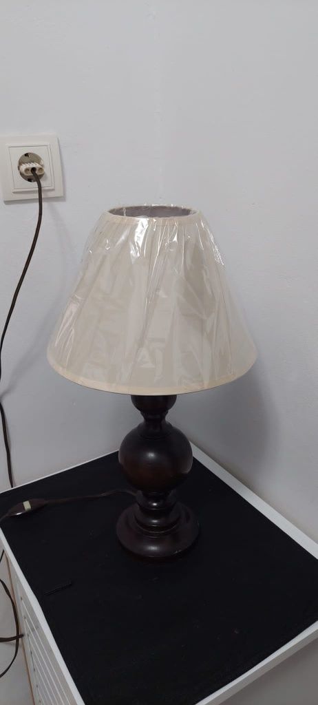 Lampa veioza vintage colectie din lemn masiv hand made Anglia 1950