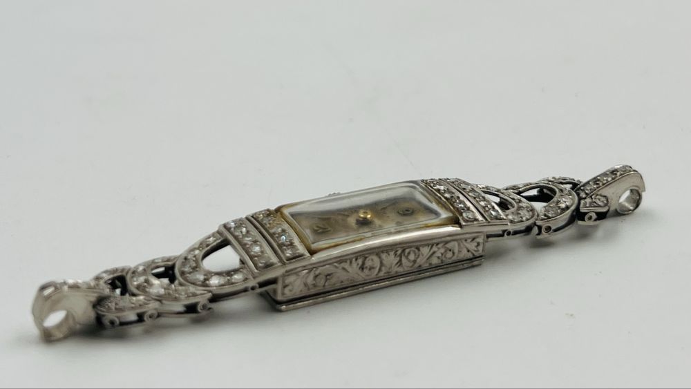 Платинен часовник с брилянти 0.60ct