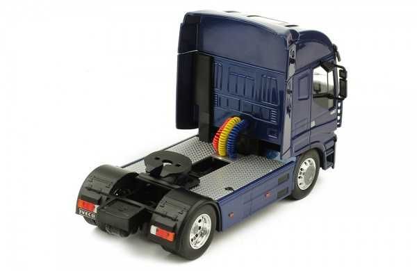 IVECO STRALIS влекач 2012 - мащаб 1:43 на IXO нов в PVC дисплей