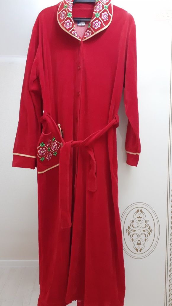 Продам женские сапоги осенне весенние размер   37,платья ,халаты