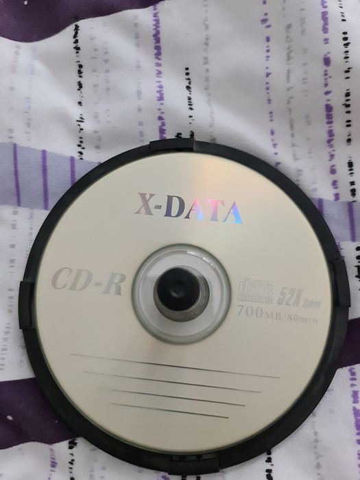 DVD Writer LG GH24NSD1 + CD-uri cadou