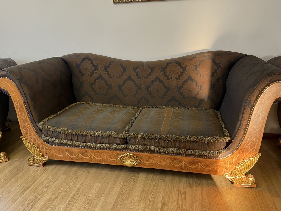 Диван для гостиной. Очень дорогой