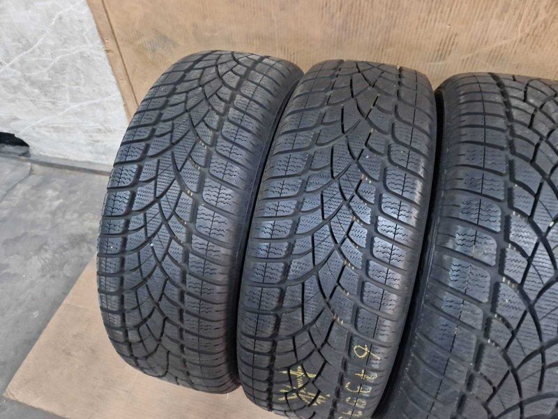 4 bucăți Dunlop R18 235/55/ Anvelope de iarnă DOT3520