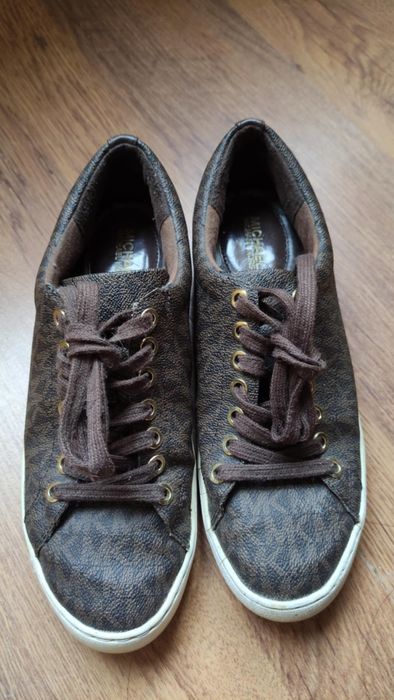 Оригинални кецове Michael Kors и “Лоуфъри” Miu Miu