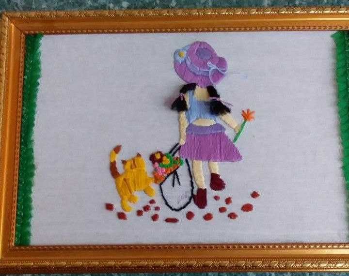 Картина вышитая гладью ,,Девушка в цветах,,