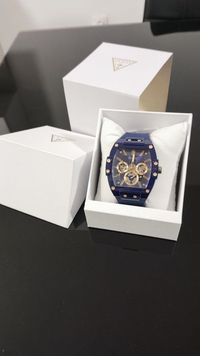 GUESS Supernova Blue & Gold – Елегантен спортен мъжки часовник