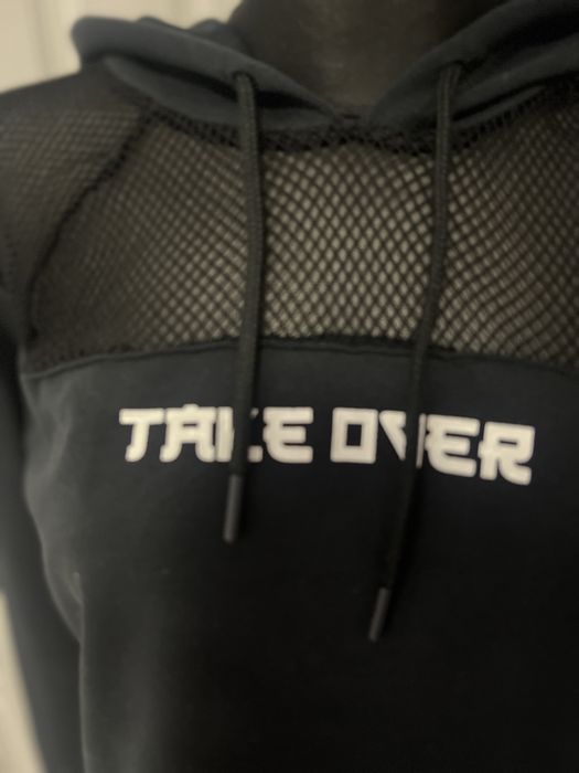 Vând bluza sport noua bershka