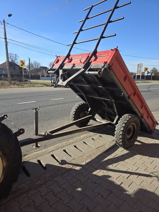 Remorca monoax basculabila pe spate