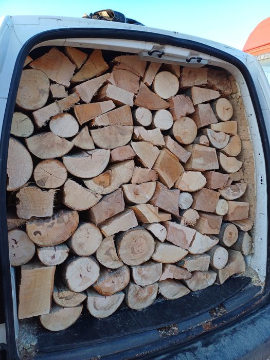 Vând lemne de foc  uscate sau verzi