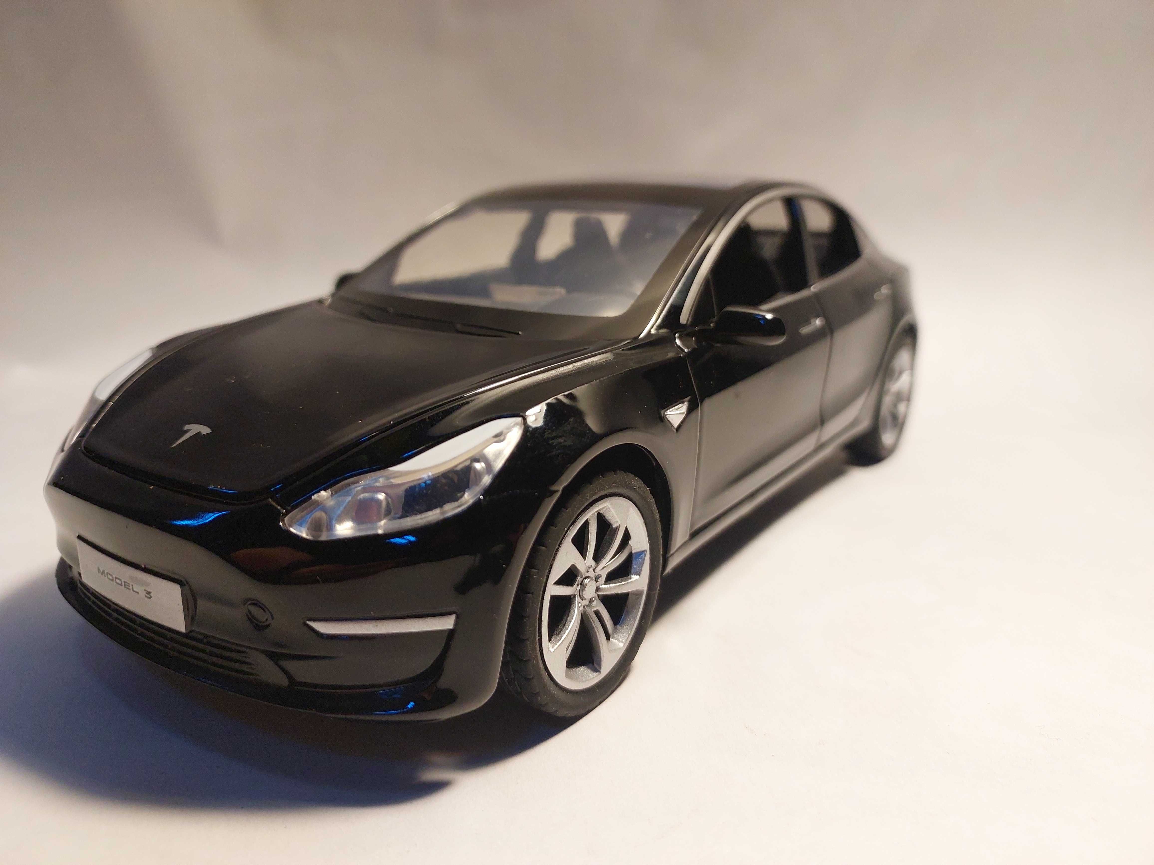 Macheta Tesla Model 3