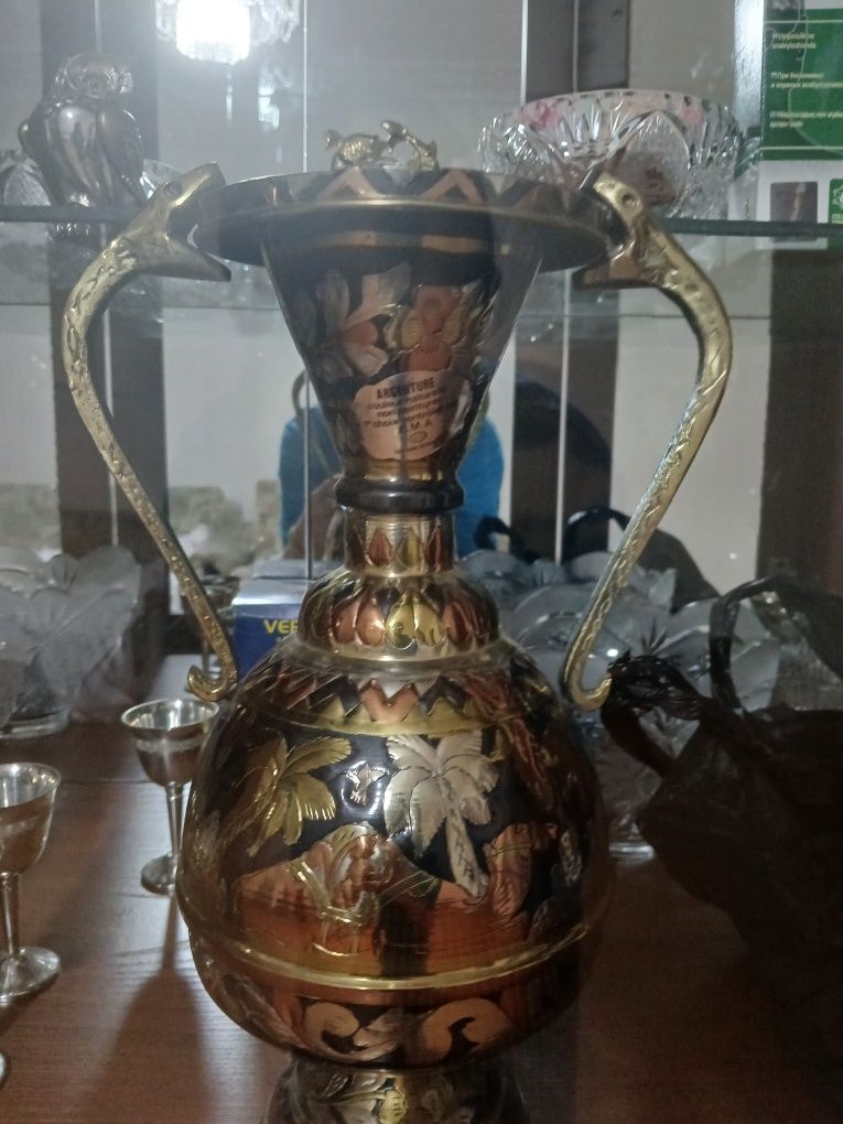Антикварный кувшин