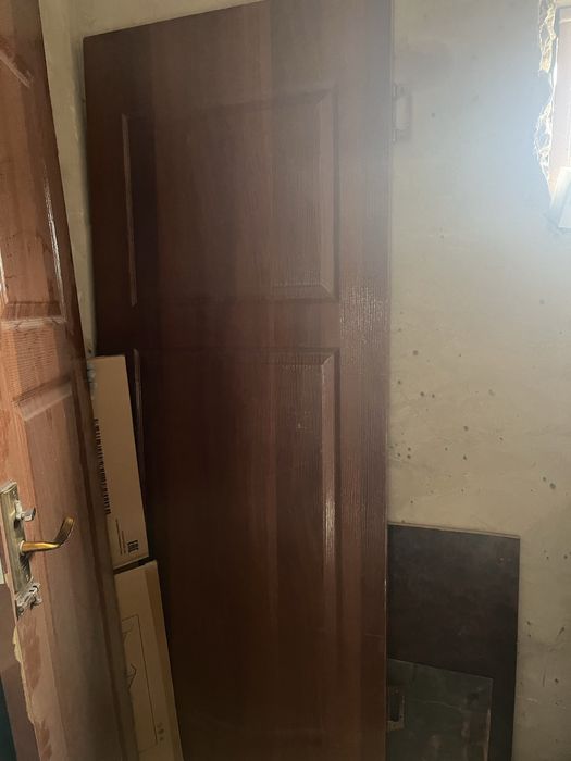 Есиктер сатылады. Б/у 7 есик,комплект