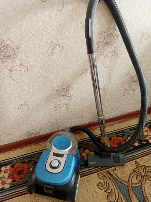 На запчасти продам пылесос