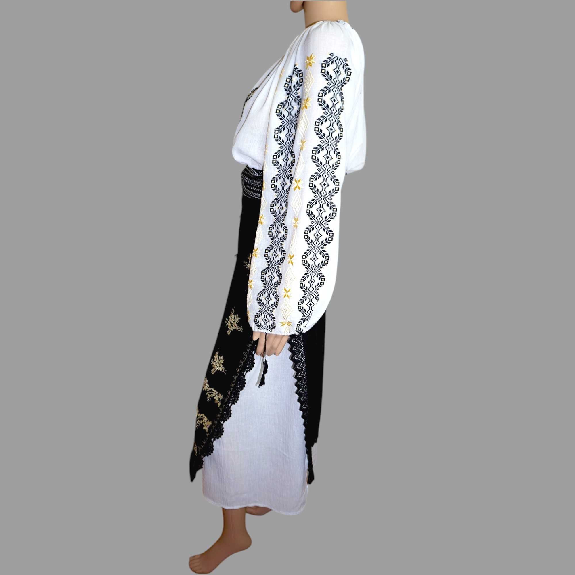 Costum popular cu ie brodata manual si catrinta fir metalic M-L