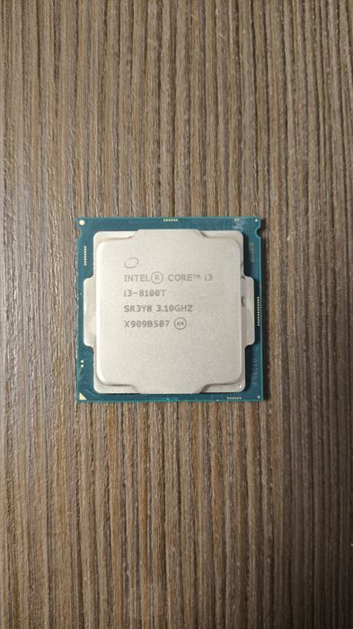Vând Intel I3 8100T